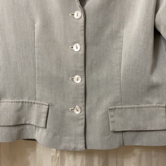 Short Grey Jacket - Picture 4 of 5